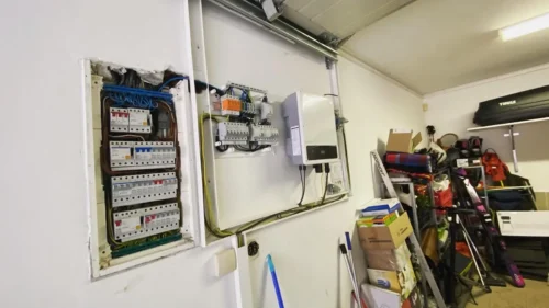 Fotovoltaika na kluc – zapojený menič a elektrický rozvádzač