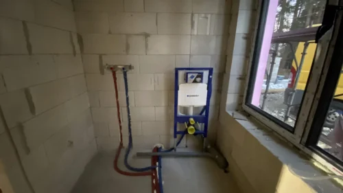 Vodoinštalačné práce – zapojenie podomietkového WC a vodovodných potrubí